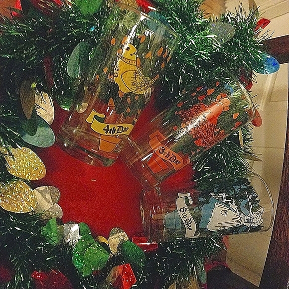 🎄Set of 12 days of Christmas glasses - Picture 3 of 5